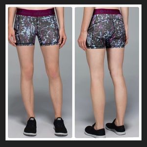 Lululemon What The Sport Short Floral Sport Tranquil Blue Multi / Dashing
